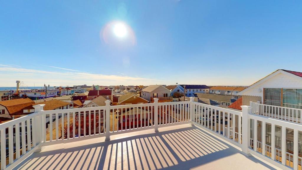 Villa Beach House Steps Away From The Boardwalk And Beach With Ocean Views In Seaside Heights! Exterior foto